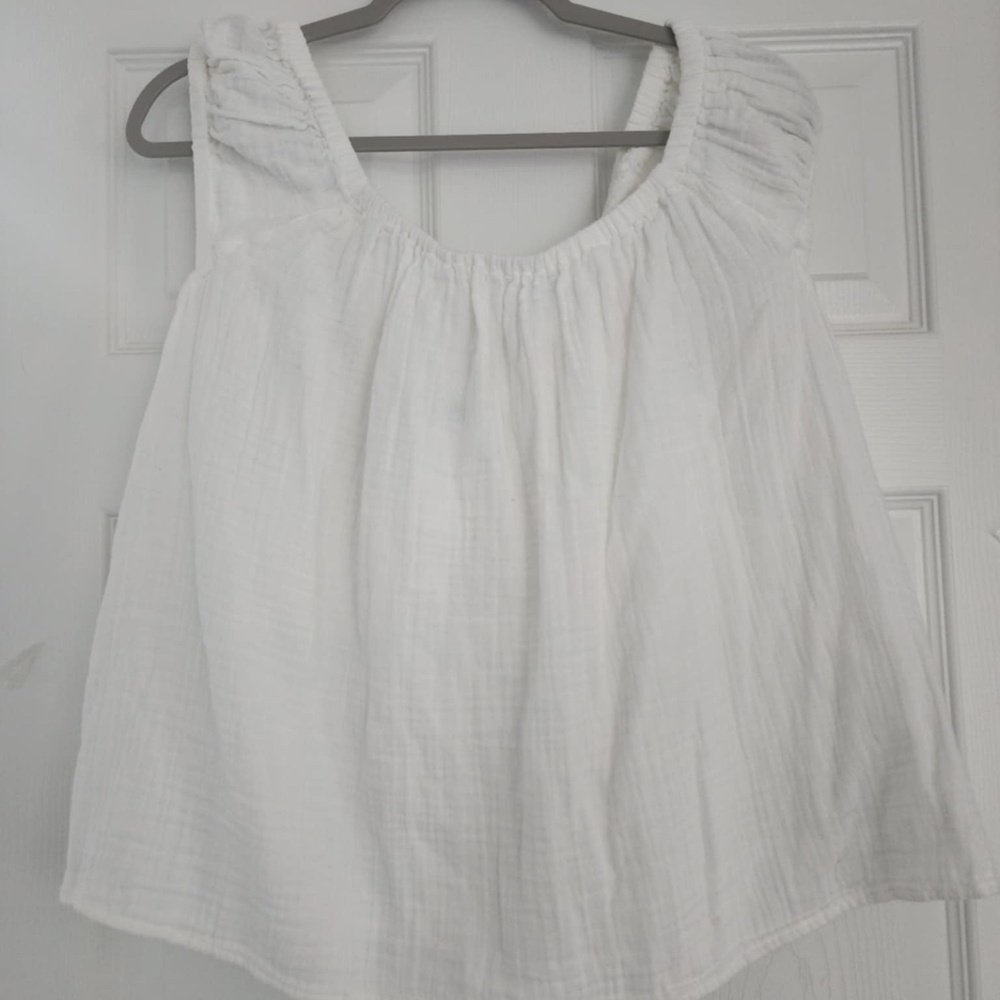 White sleeveless bow tie back top